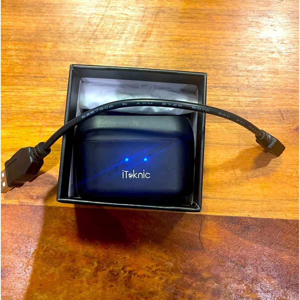 Wireless Bluetooth headphones
